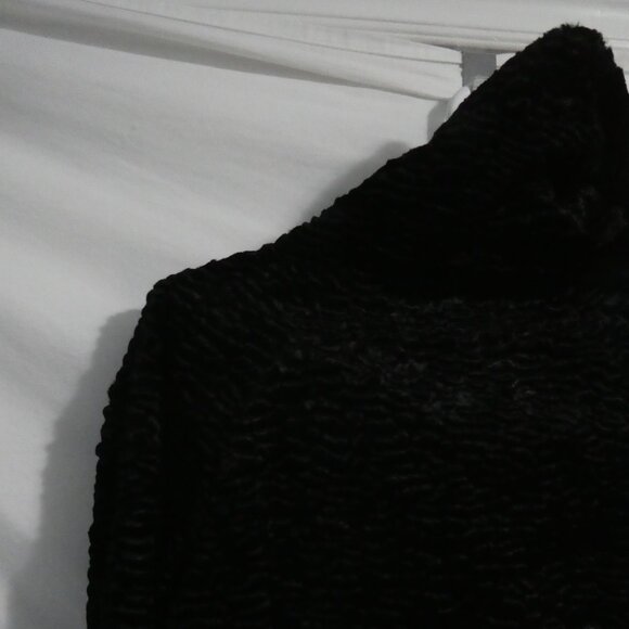 GUESS | xs - extra small | Cropped Black Snap Button-Up Faux Fur Jacket - Picture 9 of 13